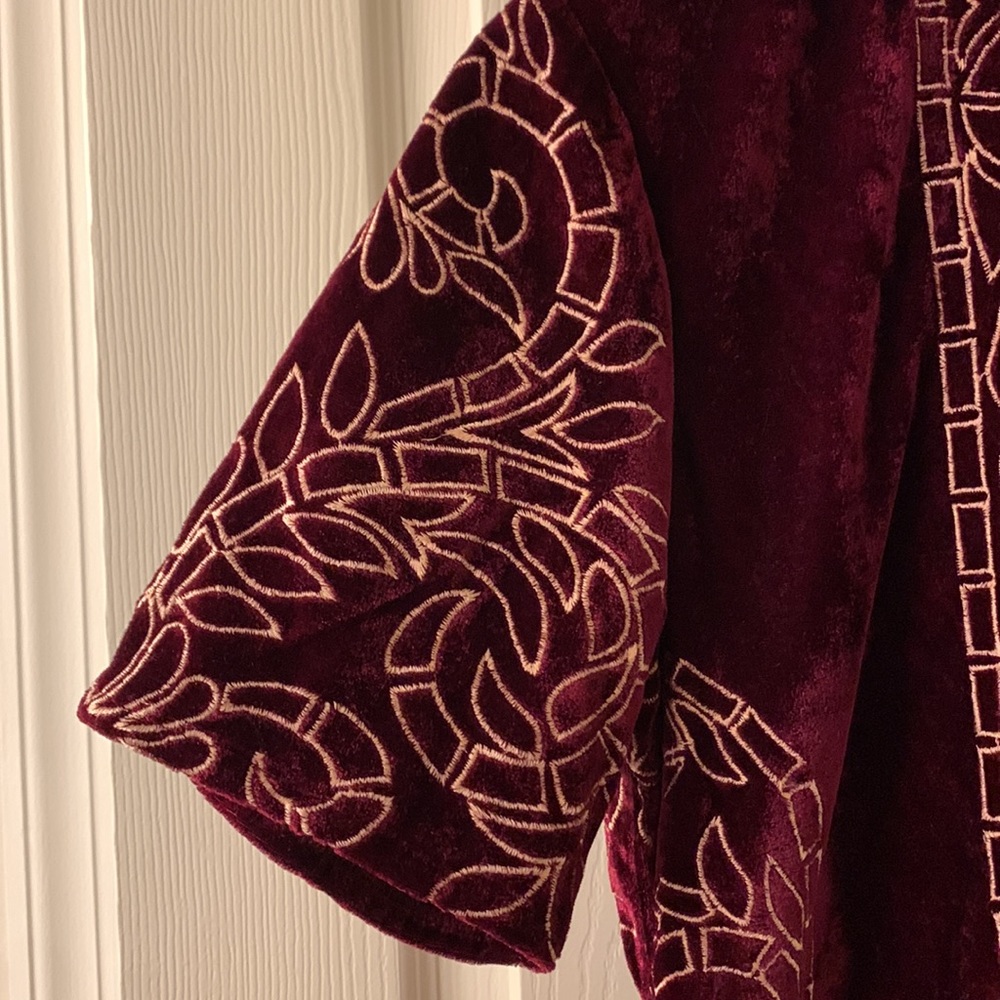 Gorgeous maroon valor dress with good stitching design. Size small - Picture 3 of 5